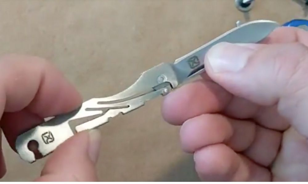 KeySmart knife open
