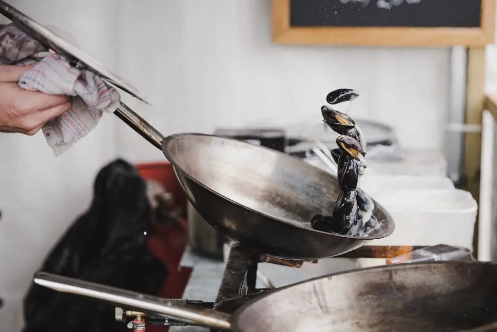 How to Clean a Stainless Steel Pan: The Complete Guide